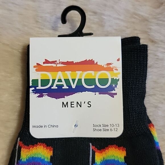 MEN'S DAVCO BLACK RAINBOW FLAGS CREW SOCKS, NEW! - Picture 2 of 4